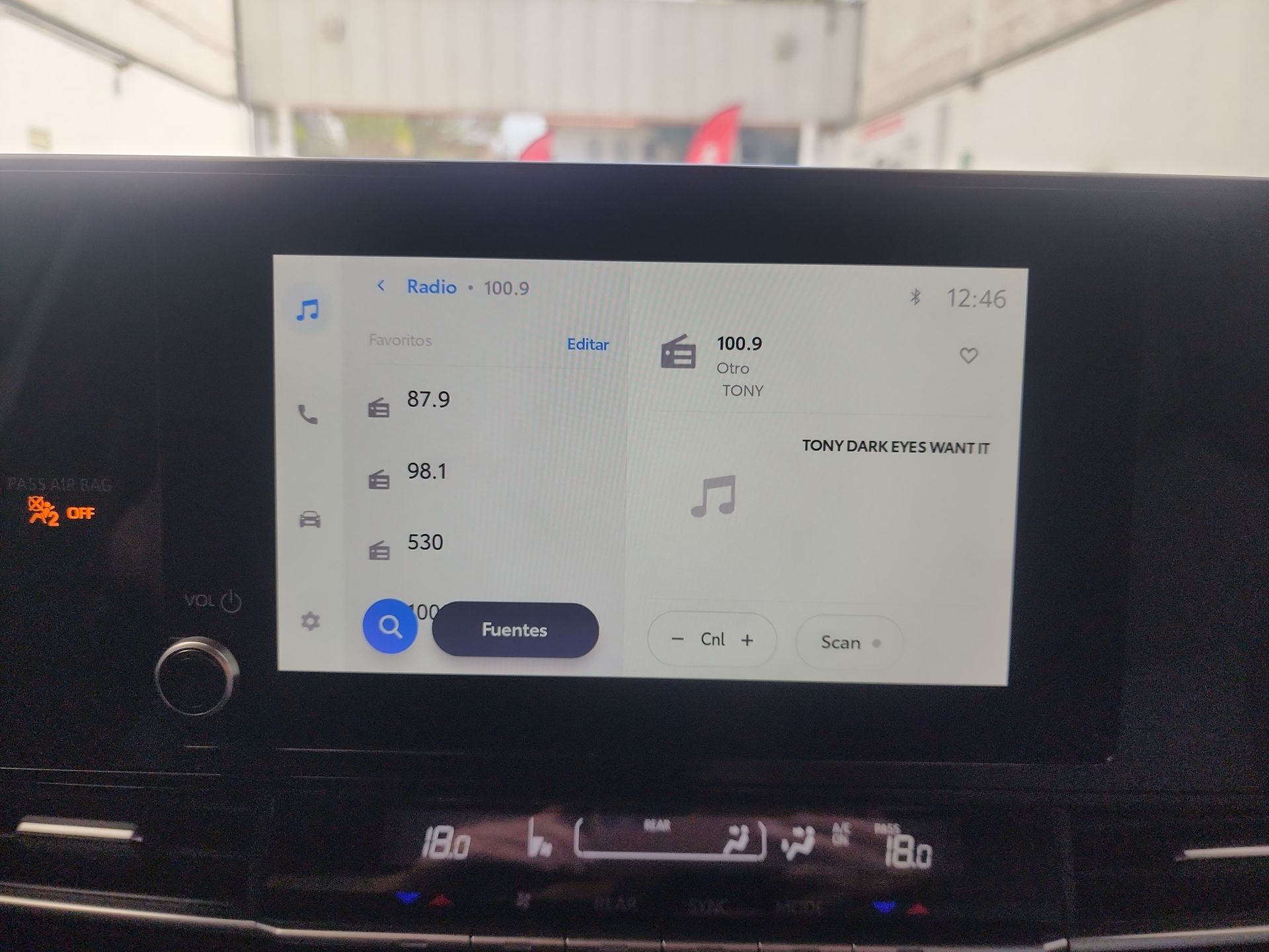 2025 Toyota SIENNA LE HEV