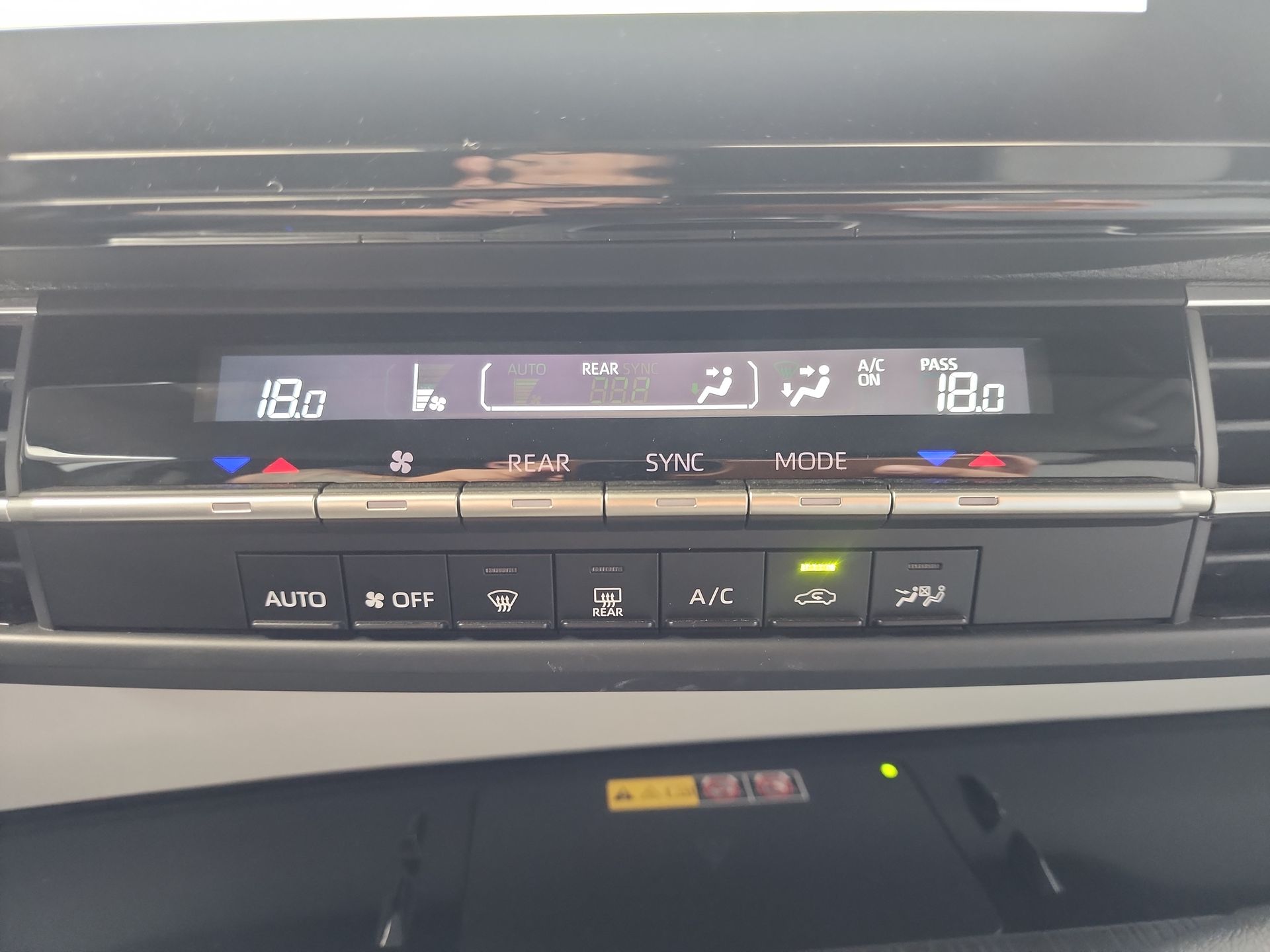 2025 Toyota SIENNA LE HEV