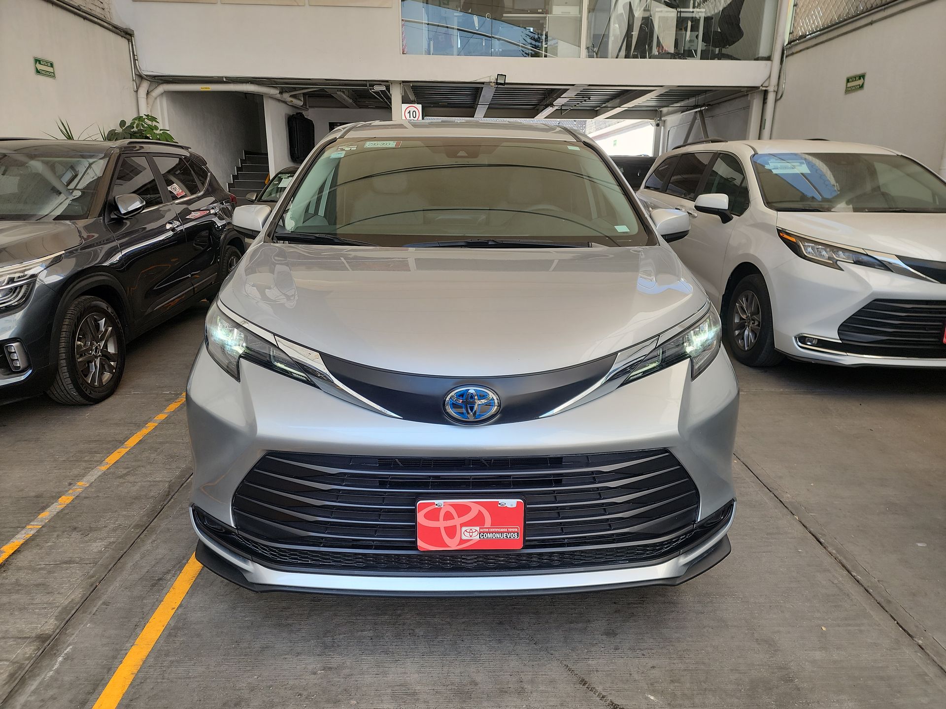 2025 Toyota SIENNA LE HEV