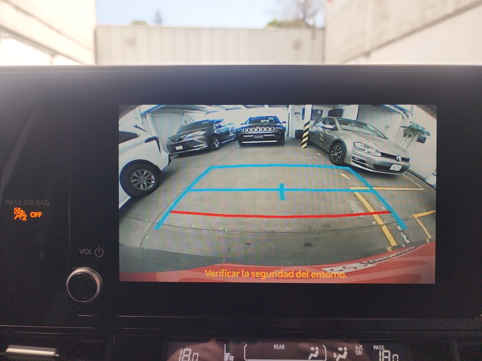 2025 Toyota SIENNA LE HEV