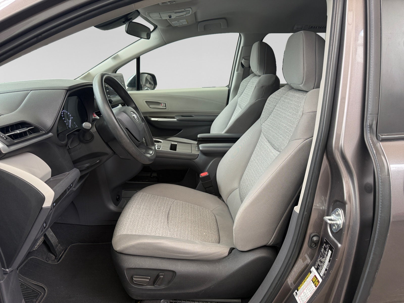 2022 Toyota SIENNA LE