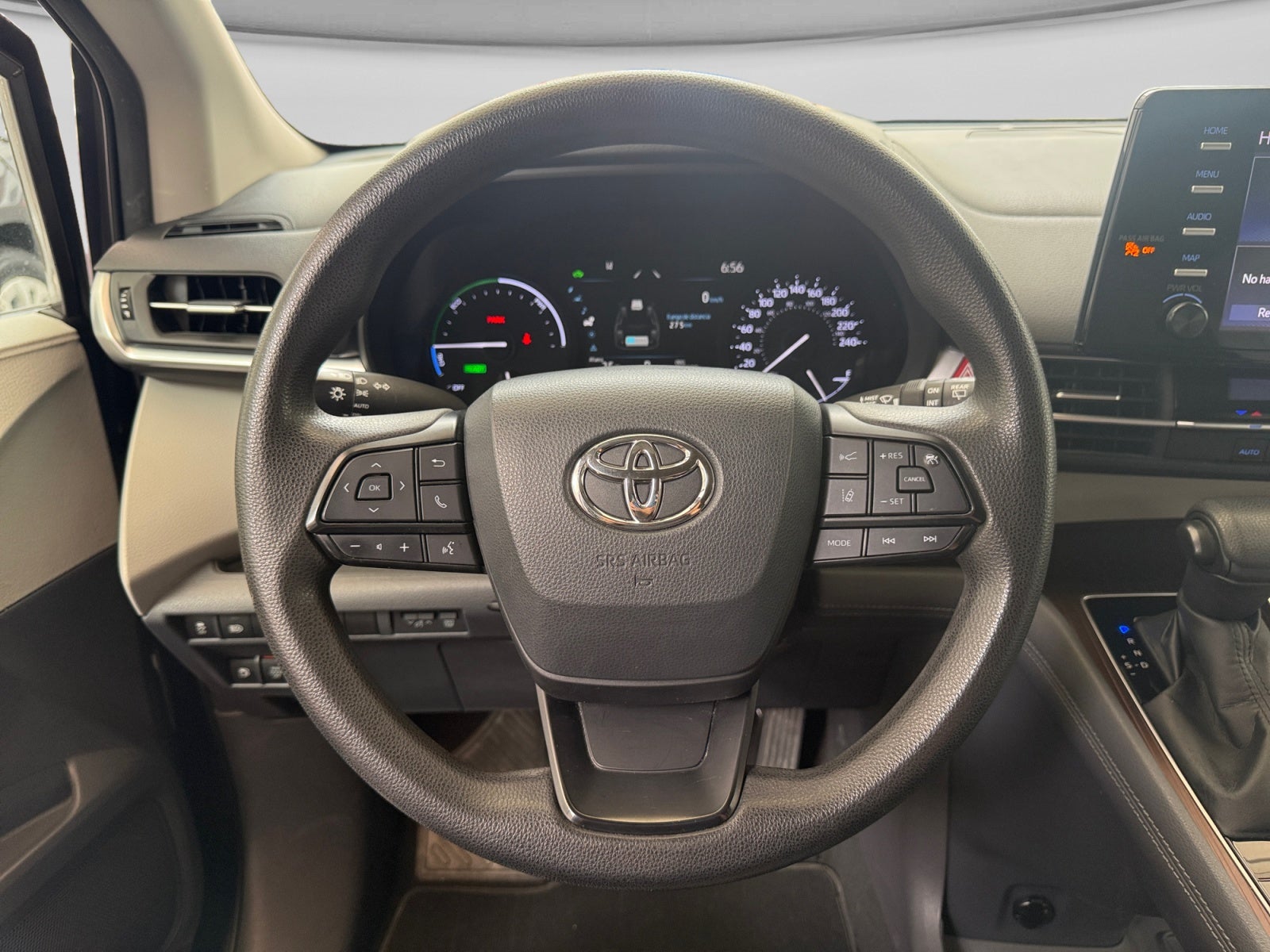 2022 Toyota SIENNA LE