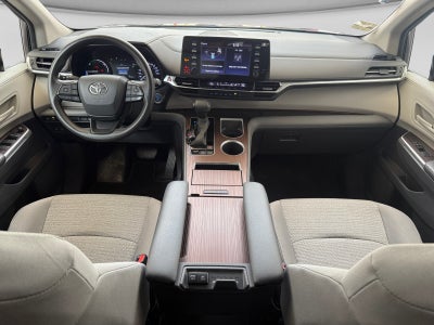 2022 Toyota SIENNA LE