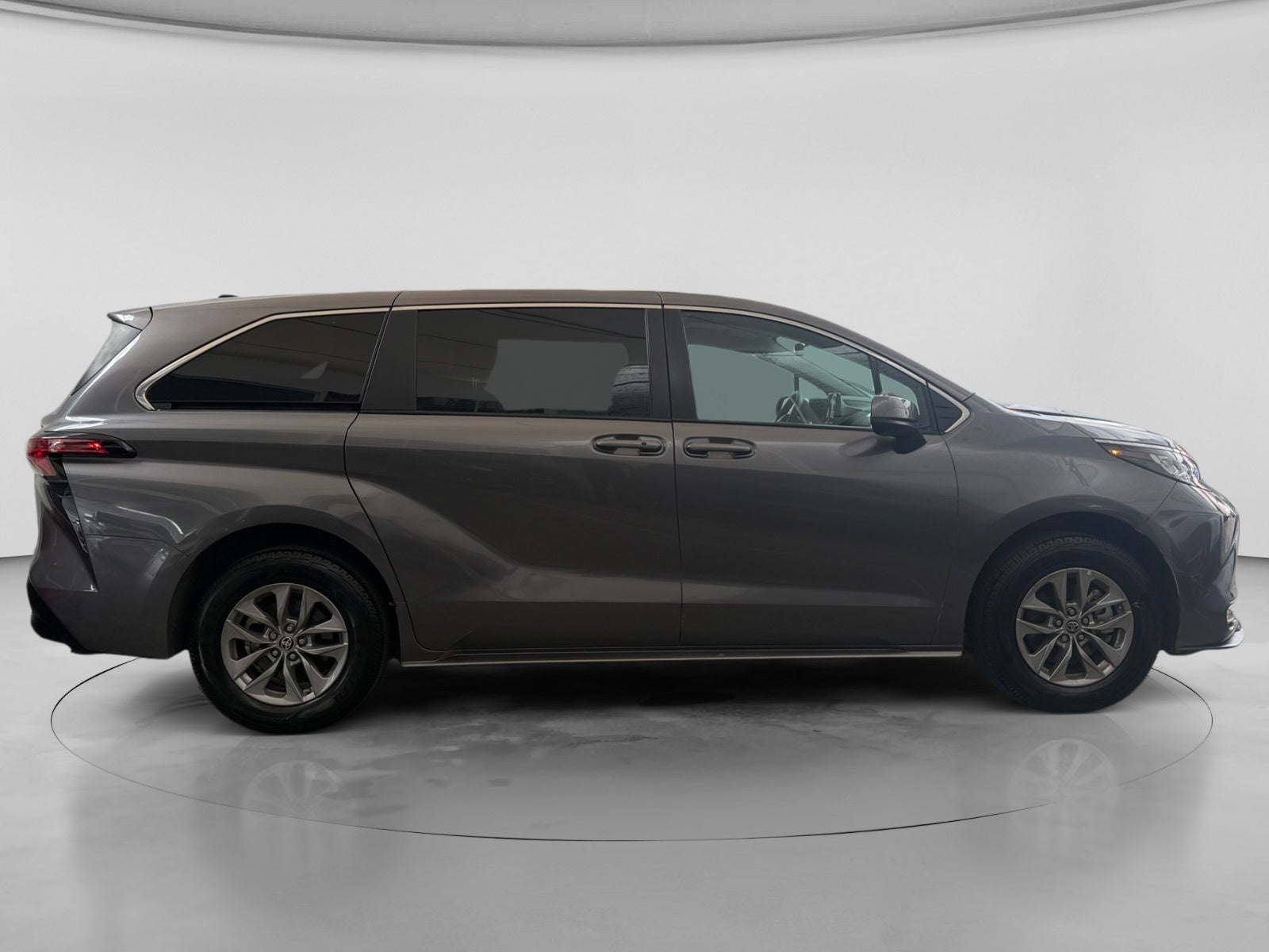 2022 Toyota SIENNA LE
