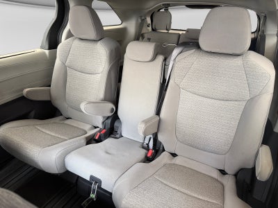 2022 Toyota SIENNA LE