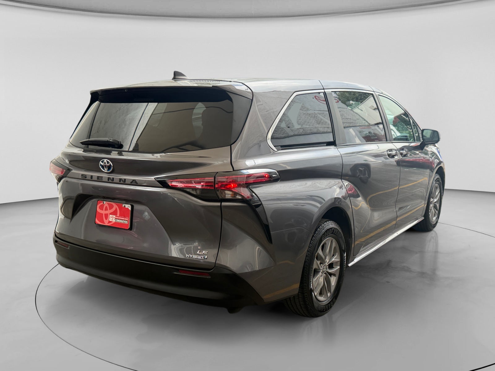 2022 Toyota SIENNA LE