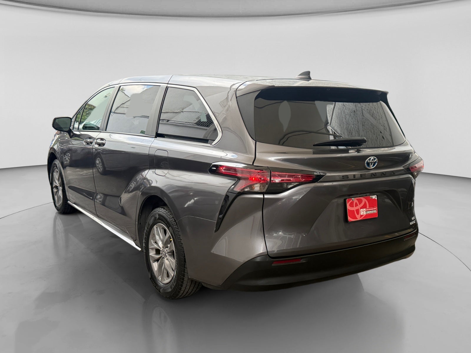 2022 Toyota SIENNA LE
