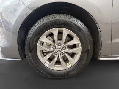 2022 Toyota SIENNA LE
