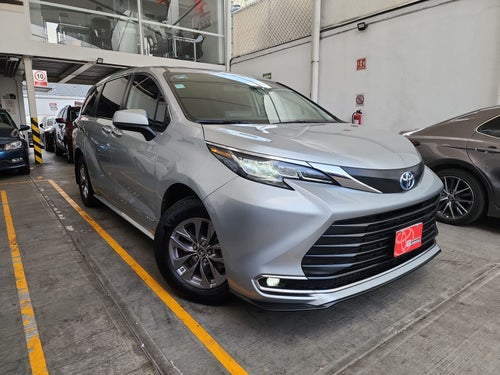 2021 Toyota SIENNA XLE
