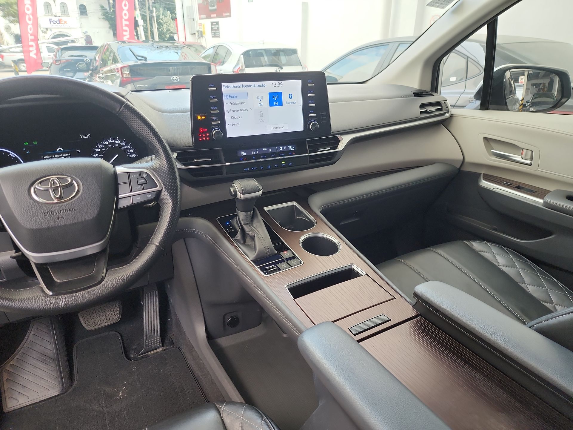 2021 Toyota SIENNA XLE