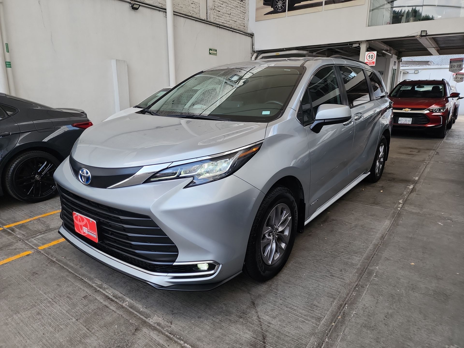 2021 Toyota SIENNA XLE