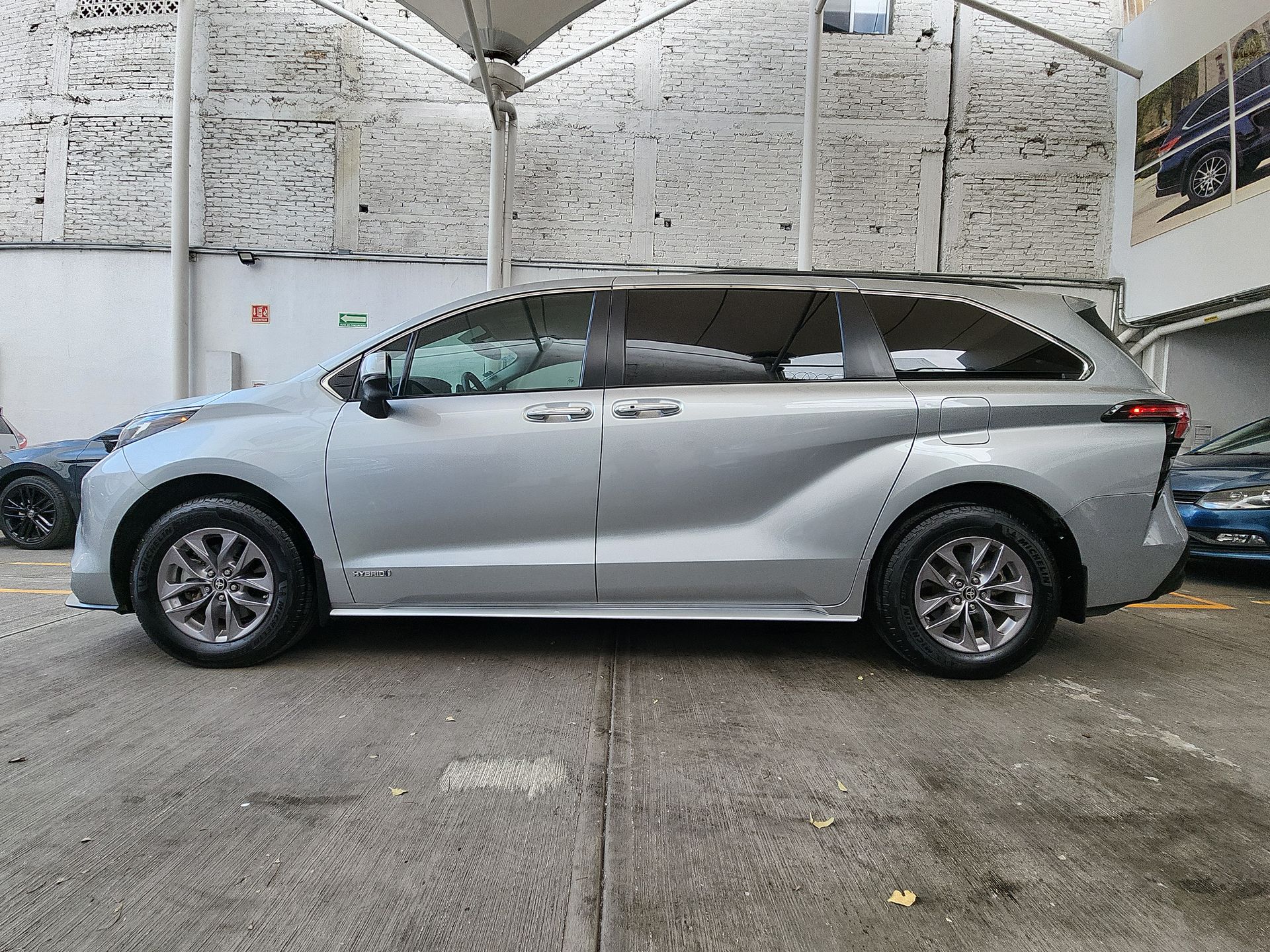 2021 Toyota SIENNA XLE