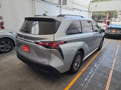 2021 Toyota SIENNA XLE