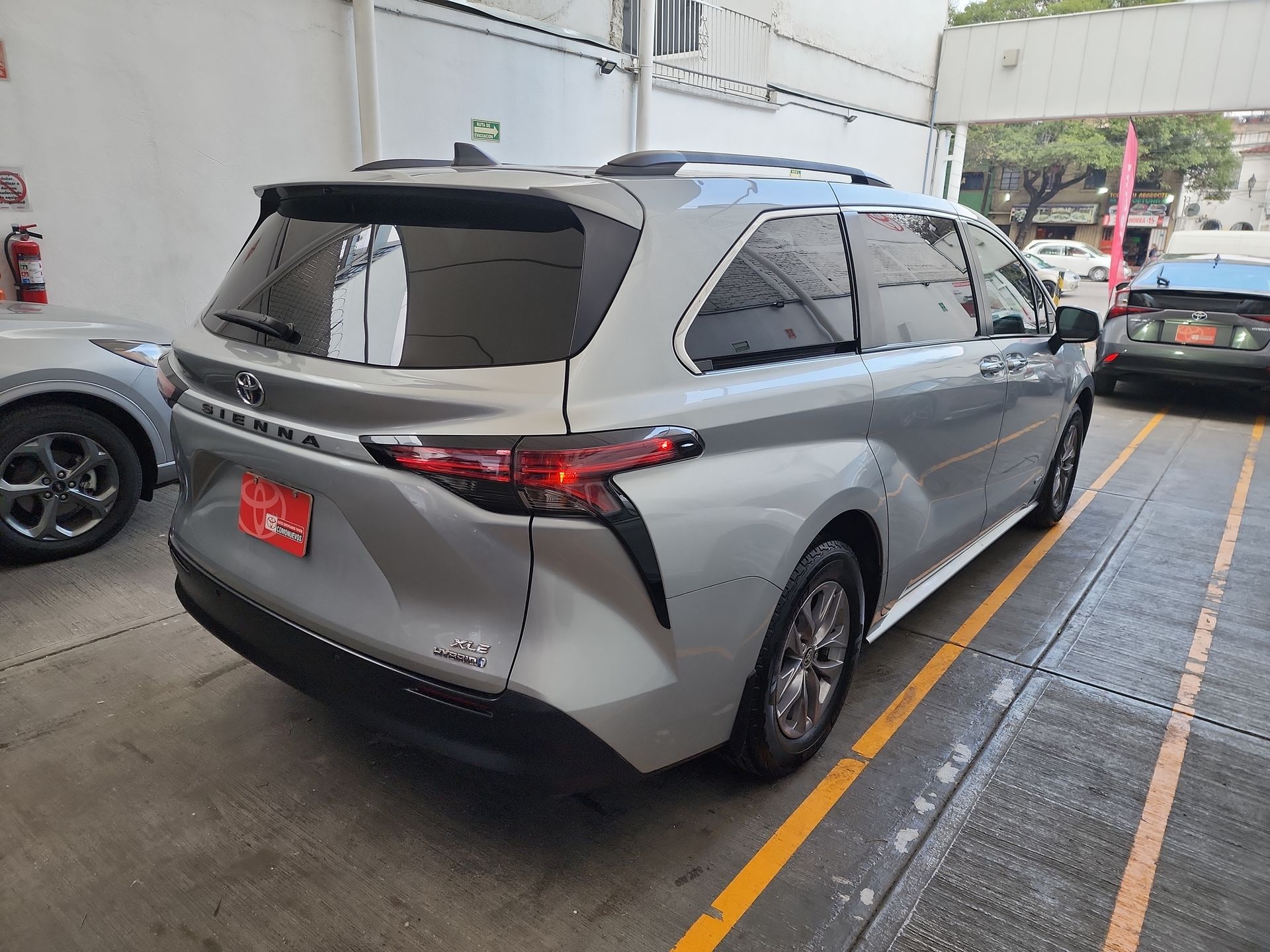 2021 Toyota SIENNA XLE