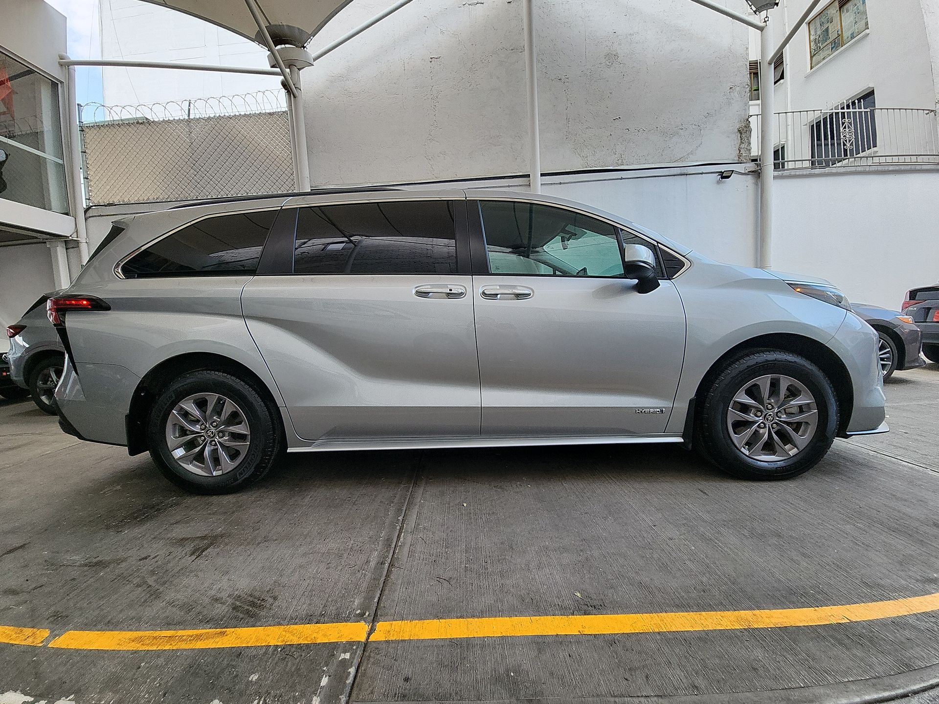 2021 Toyota SIENNA XLE