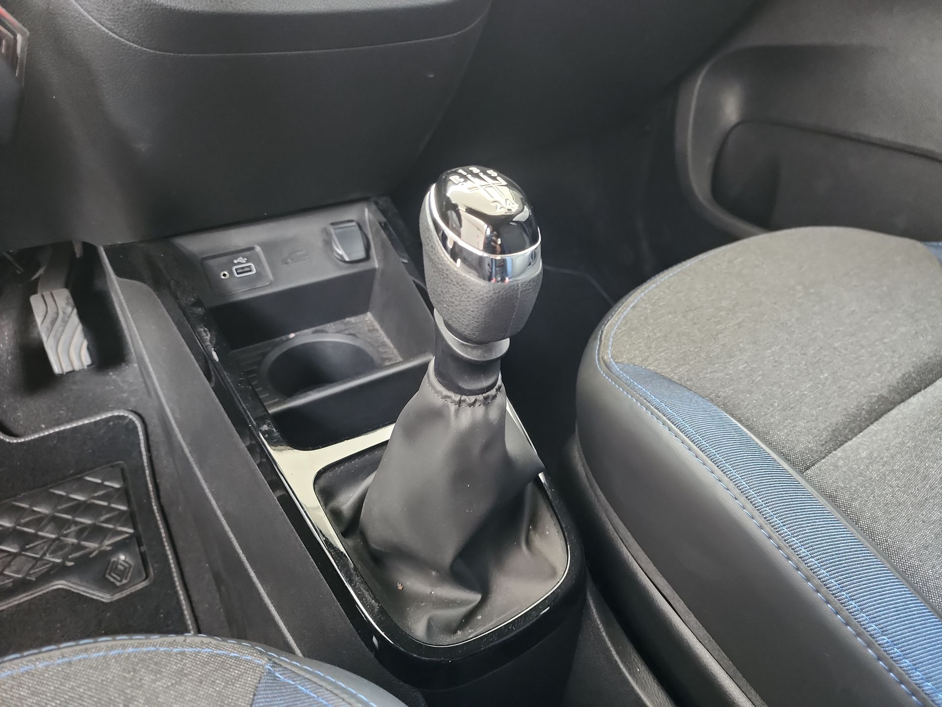 2025 RENAULT KWID ICONIC