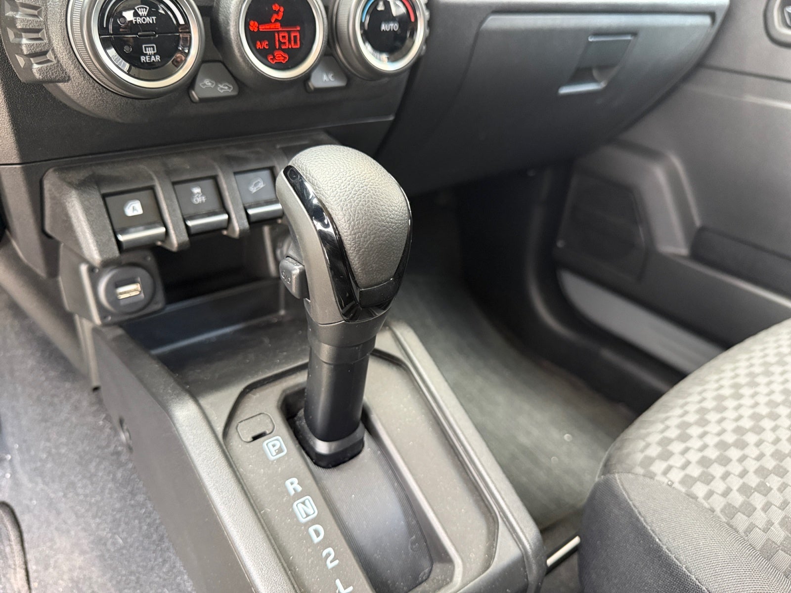 2025 SUZUKI IGNIS GLX AT 5 DOOR