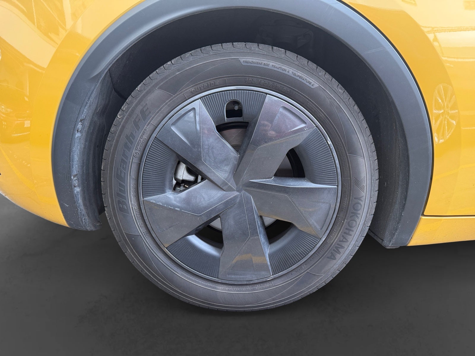 2026 Toyota PRIUS BASE