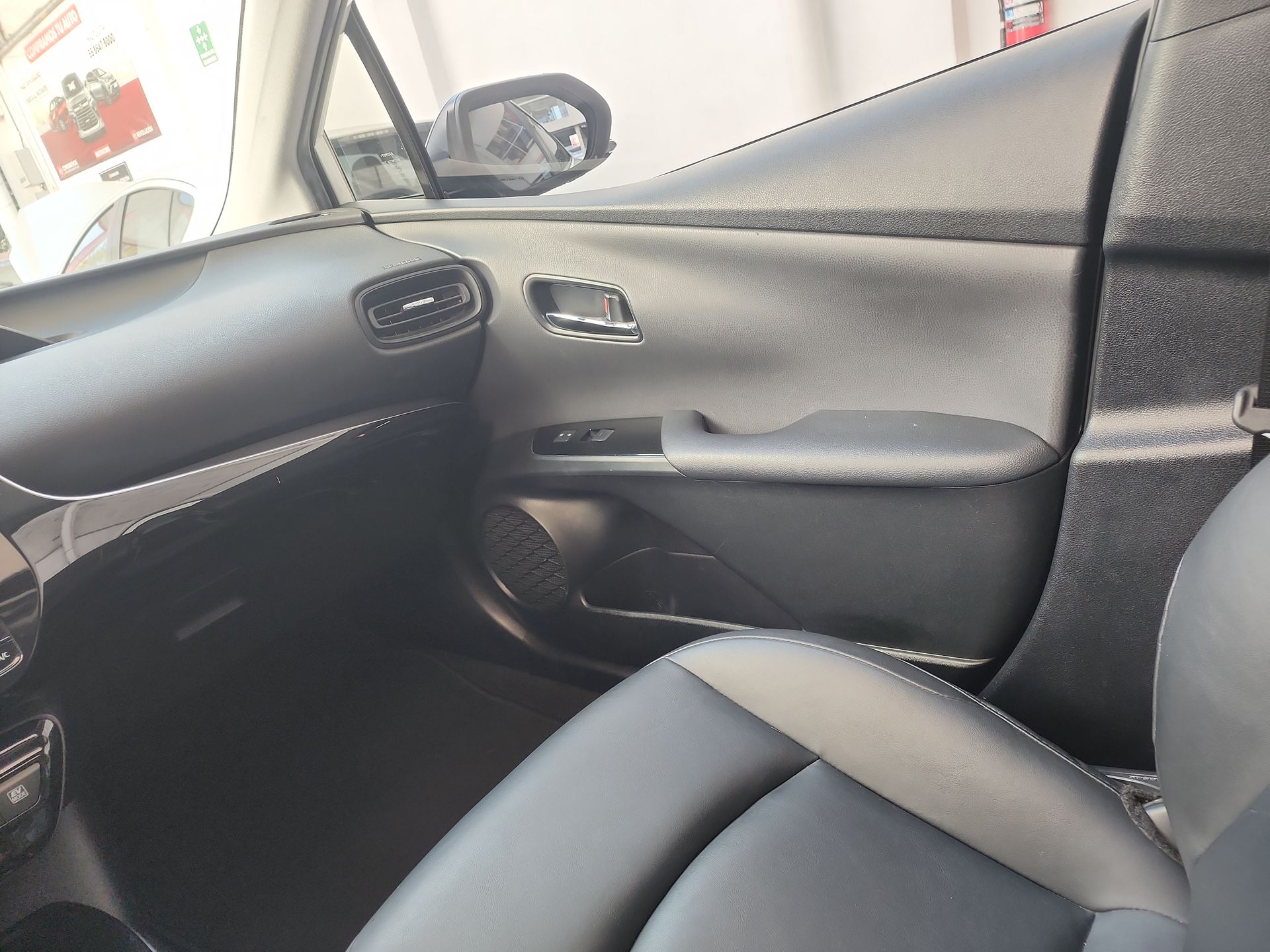 2020 Toyota PRIUS PREMIUM