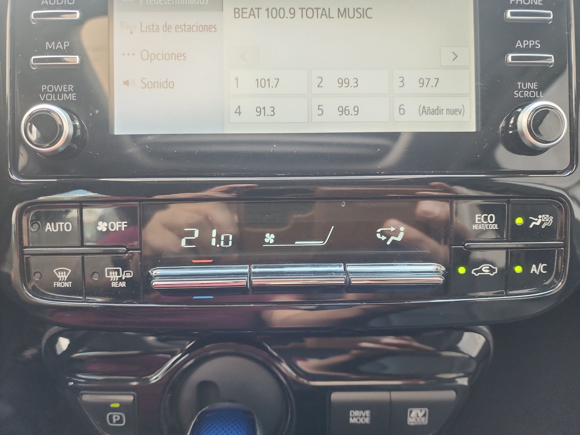 2020 Toyota PRIUS PREMIUM