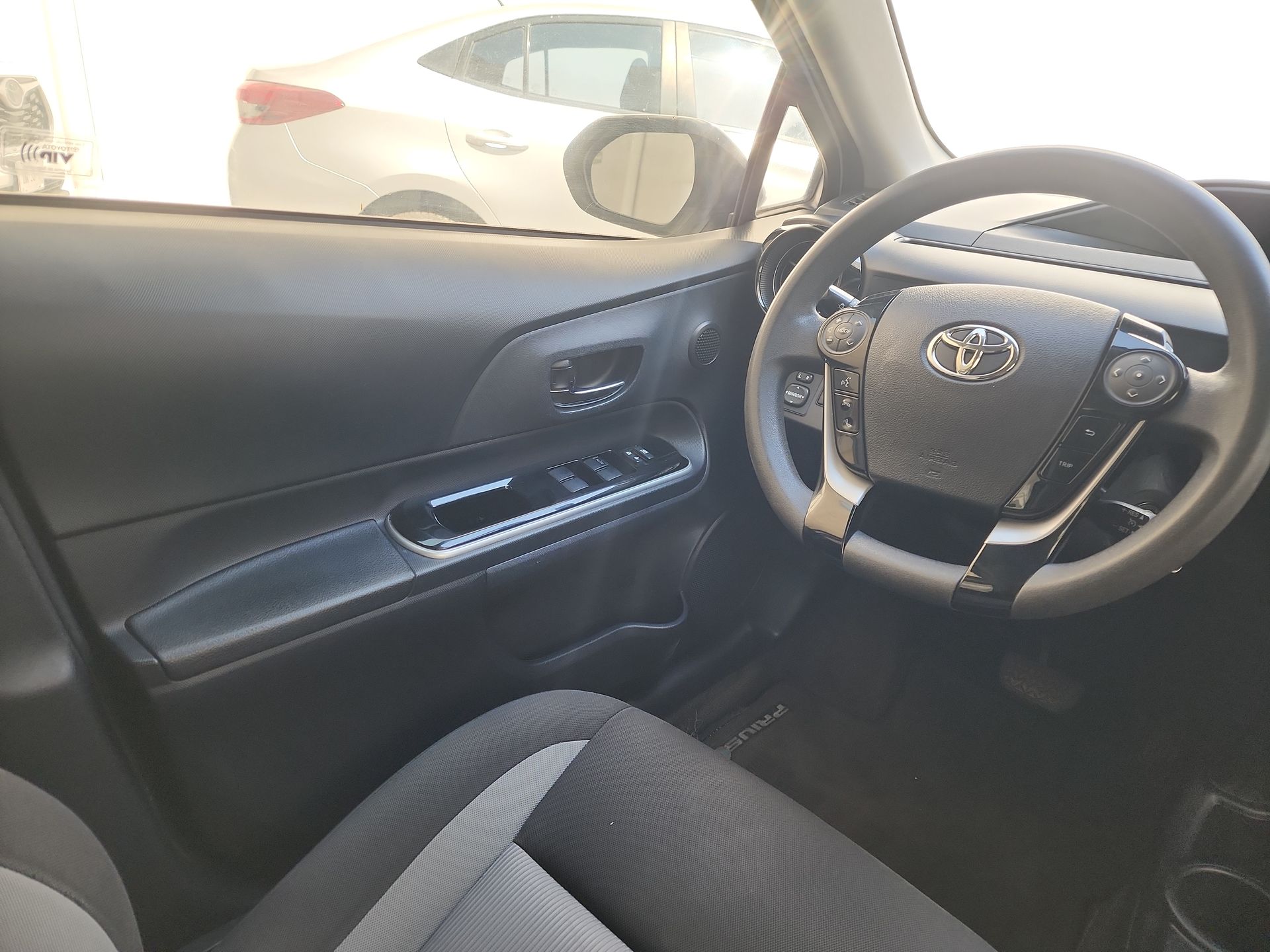 2021 Toyota PRIUS BASE