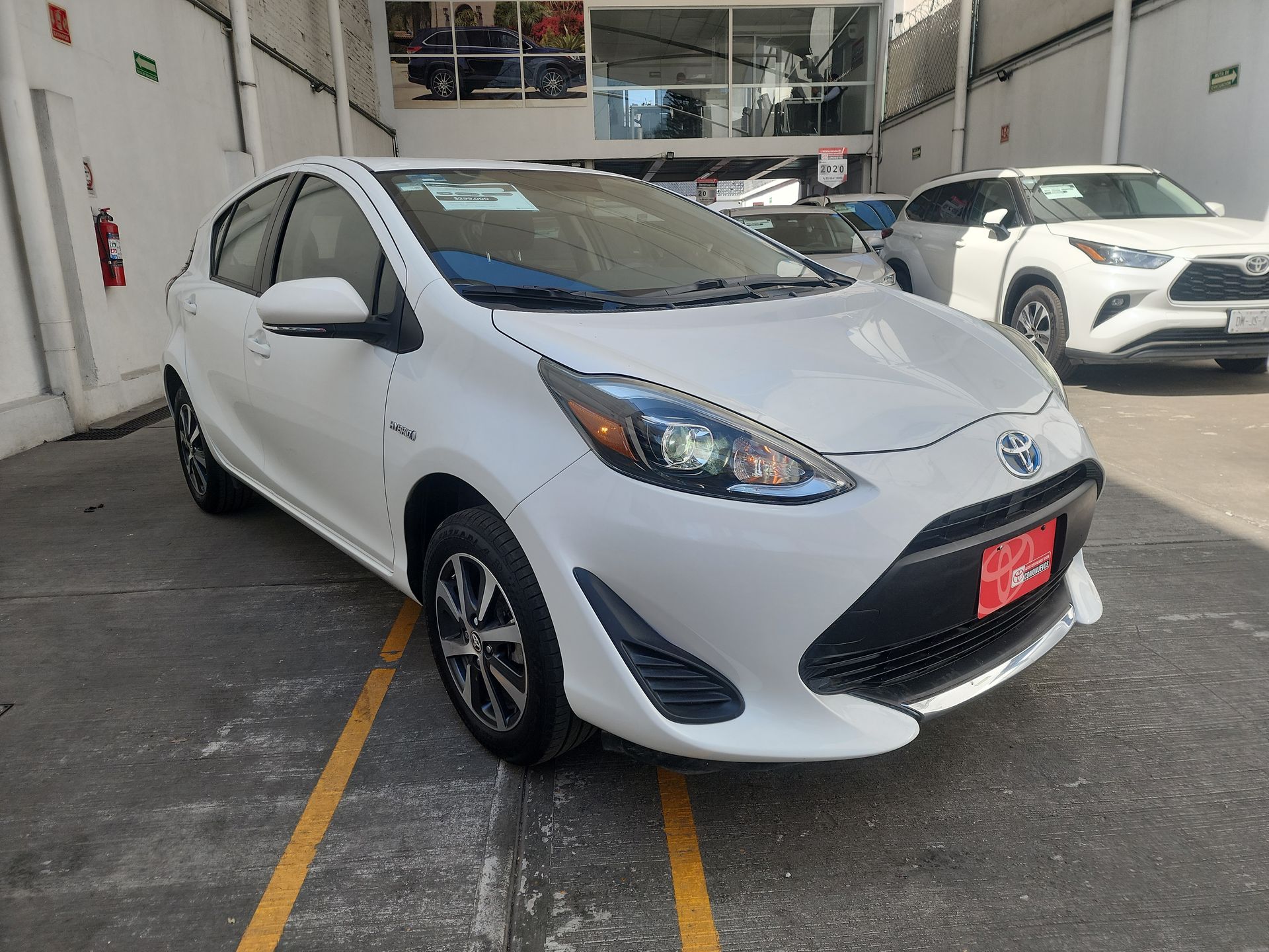 2021 Toyota PRIUS BASE