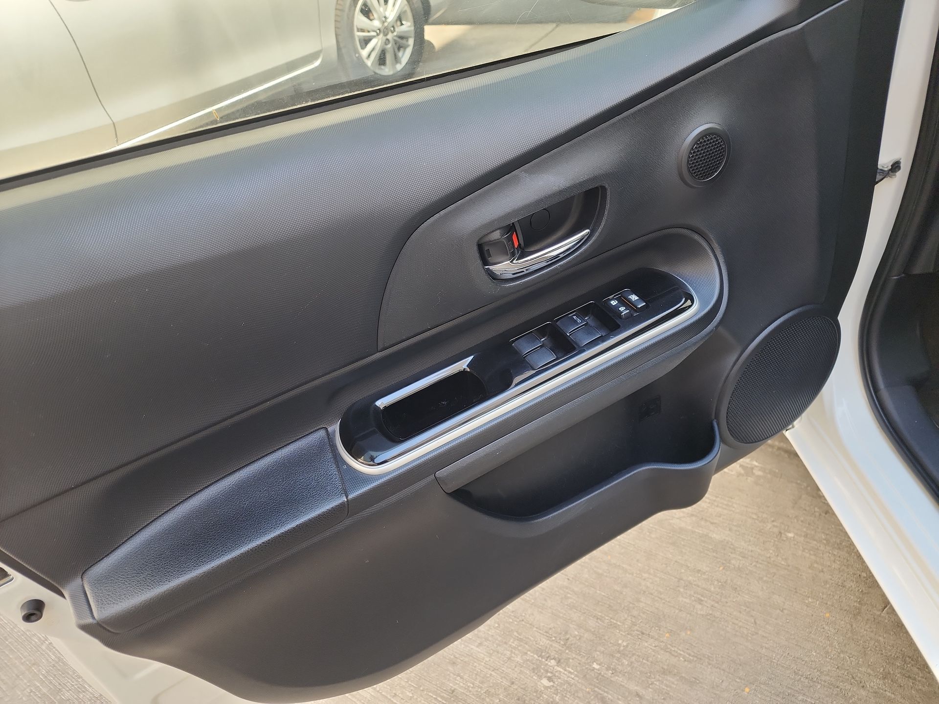 2021 Toyota PRIUS BASE