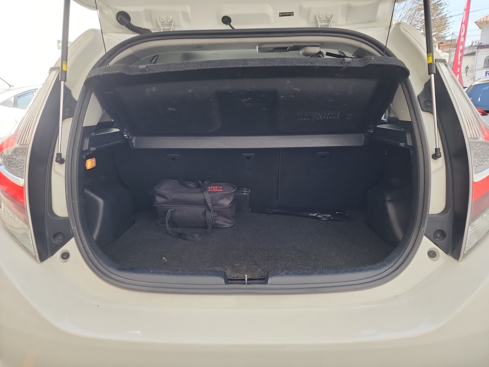 2021 Toyota PRIUS BASE