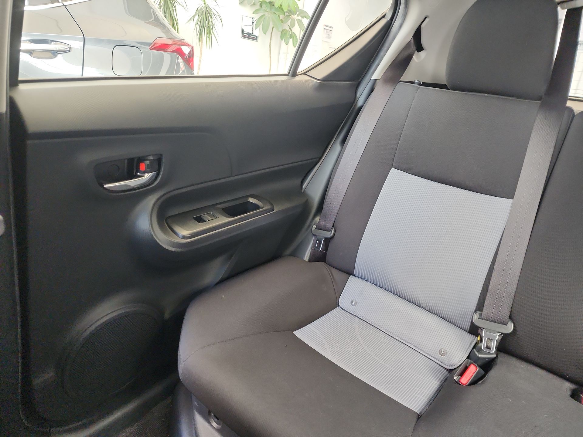 2019 Toyota PRIUS BASE 1.5 HYBRID AUTO