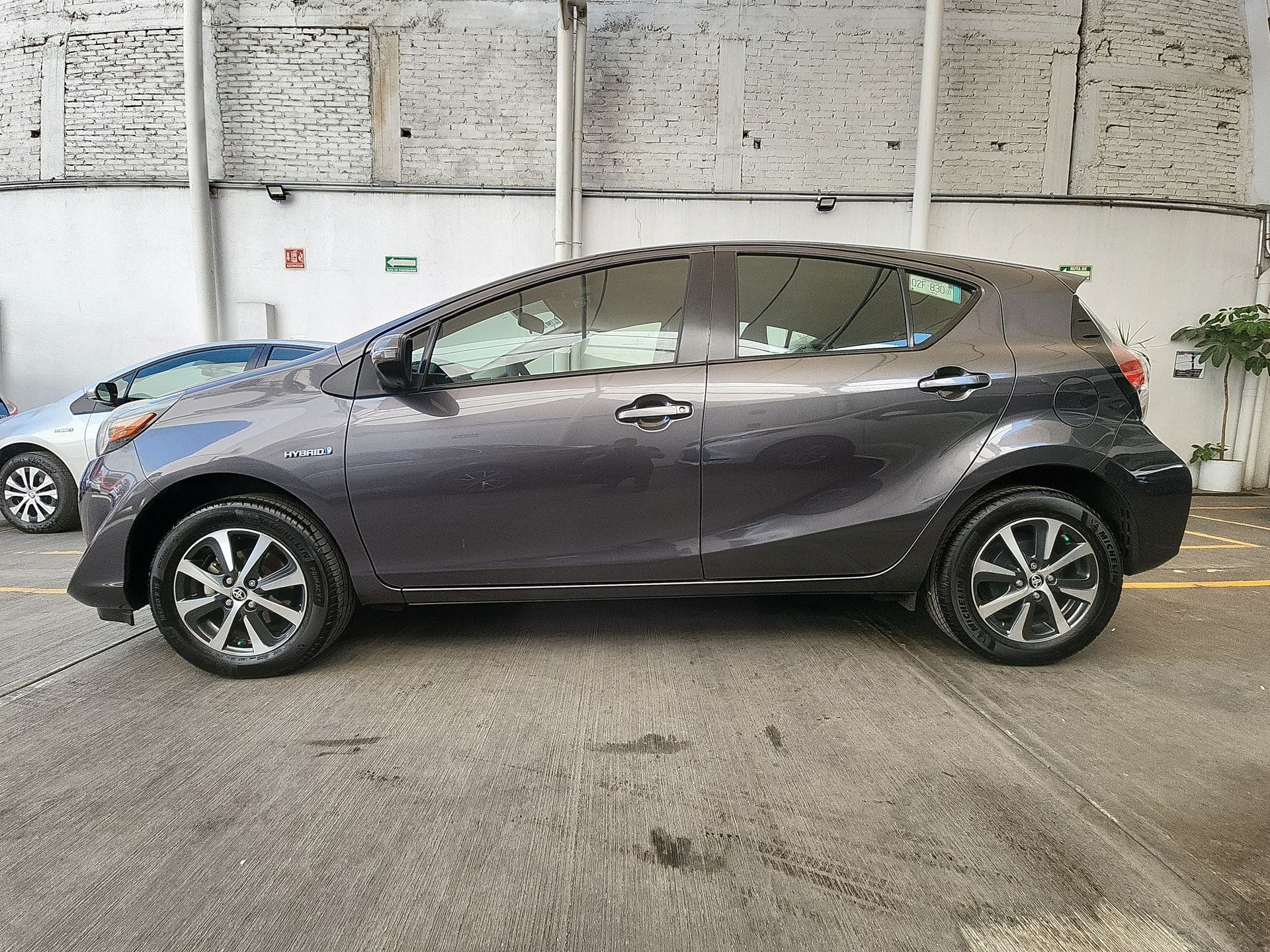 2019 Toyota PRIUS BASE 1.5 HYBRID AUTO