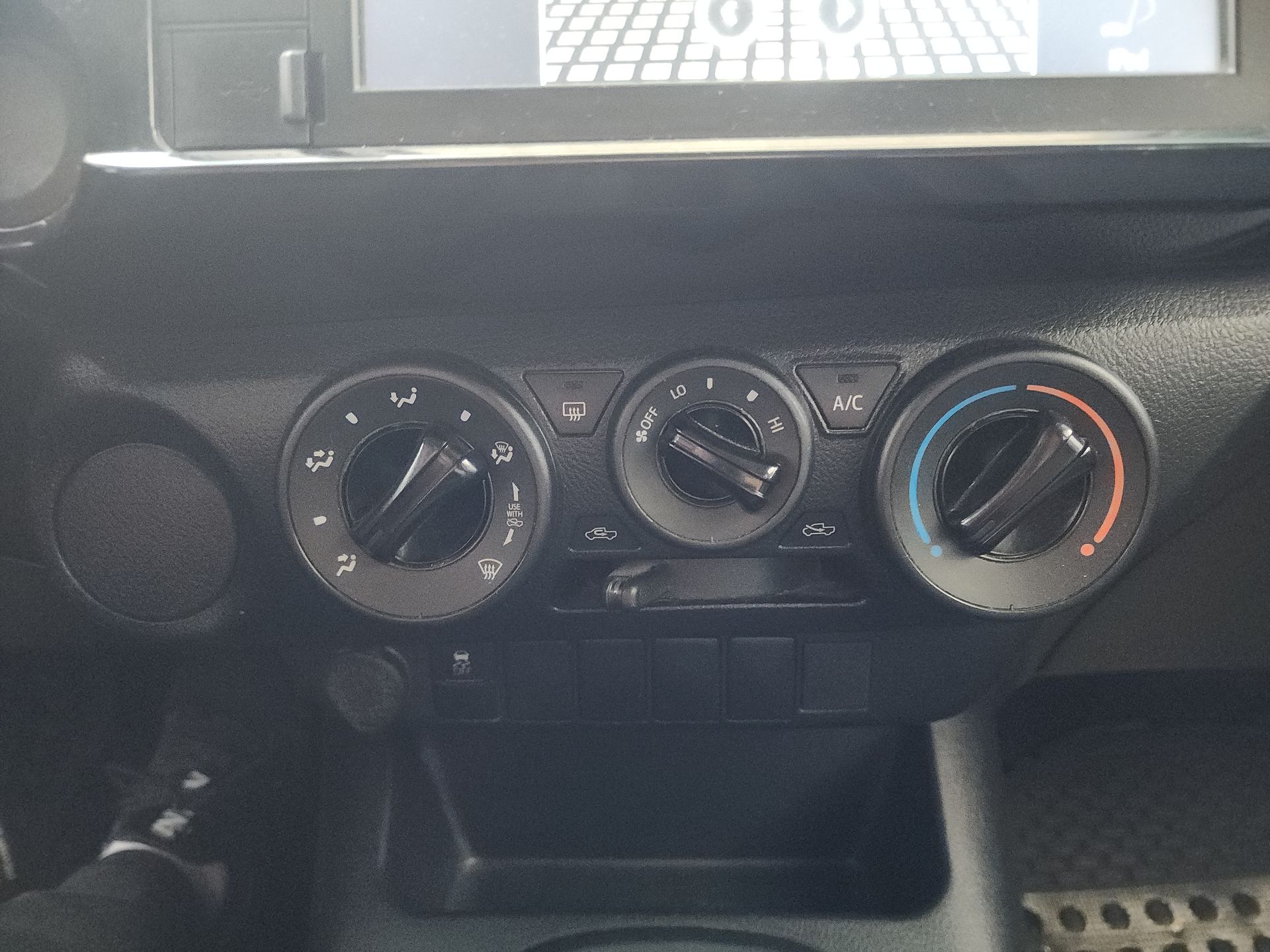 2024 Toyota HILUX C-CAB CHASIS