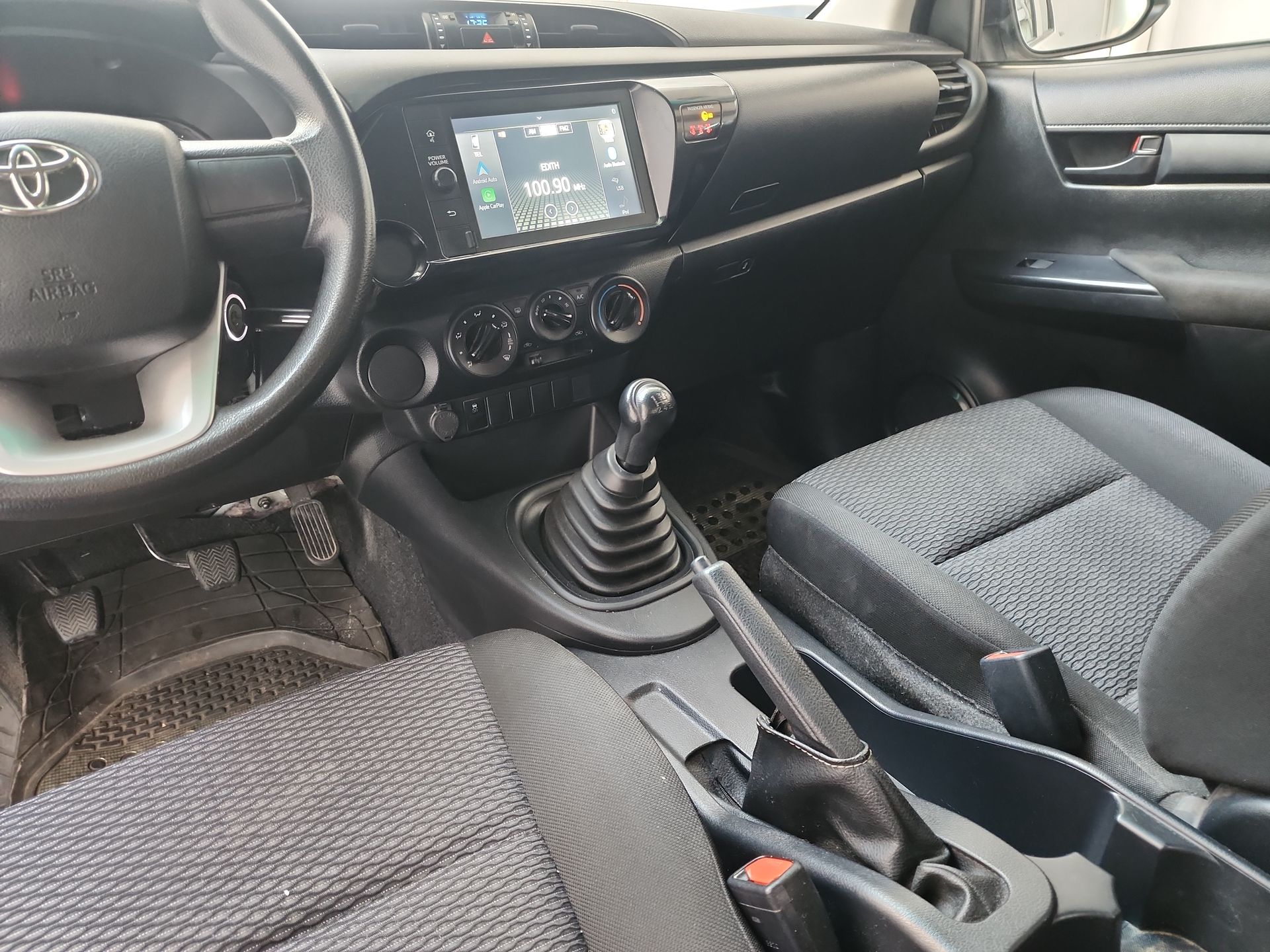 2024 Toyota HILUX C-CAB CHASIS