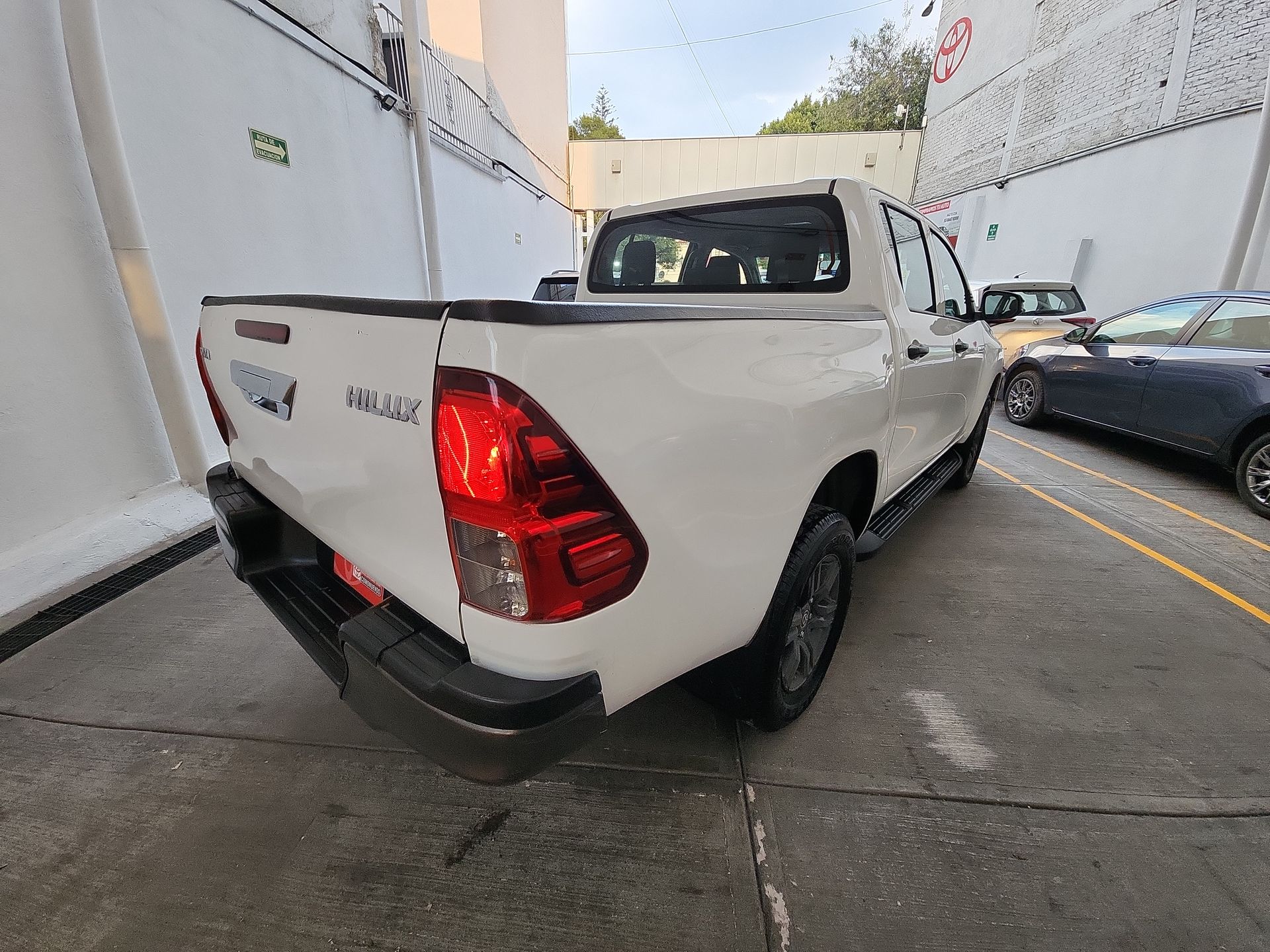 2024 Toyota HILUX C-CAB CHASIS