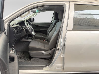 2026 Toyota HILUX D-CAB BASE
