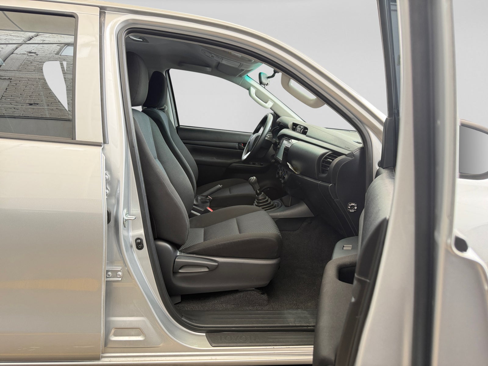 2026 Toyota HILUX D-CAB BASE