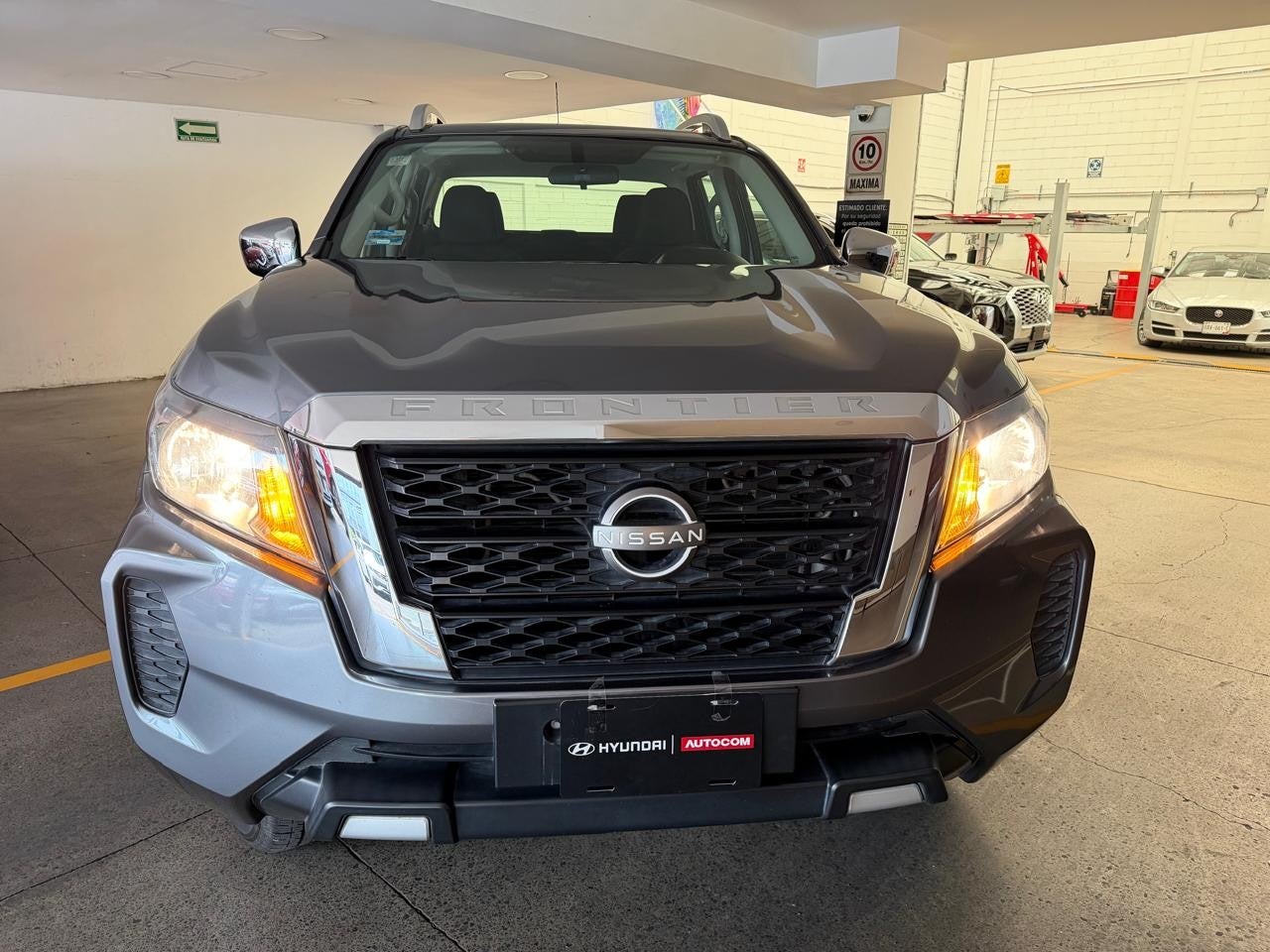 2023 Nissan FRONTIER LE TA 23