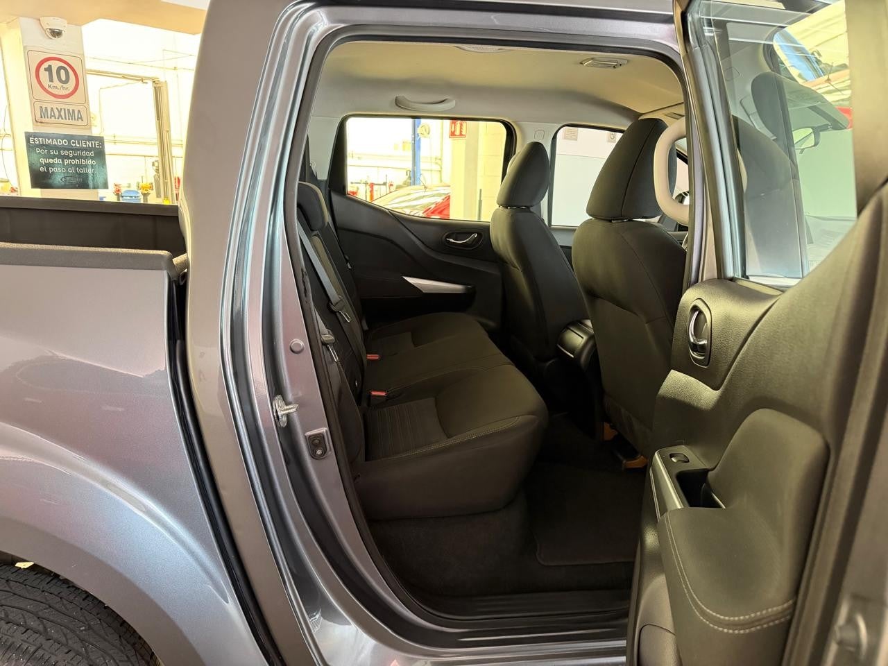 2023 Nissan FRONTIER LE TA 23