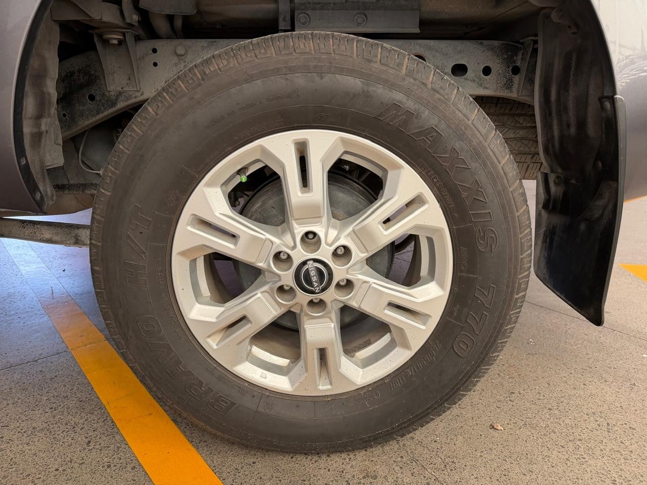 2023 Nissan FRONTIER LE TA 23