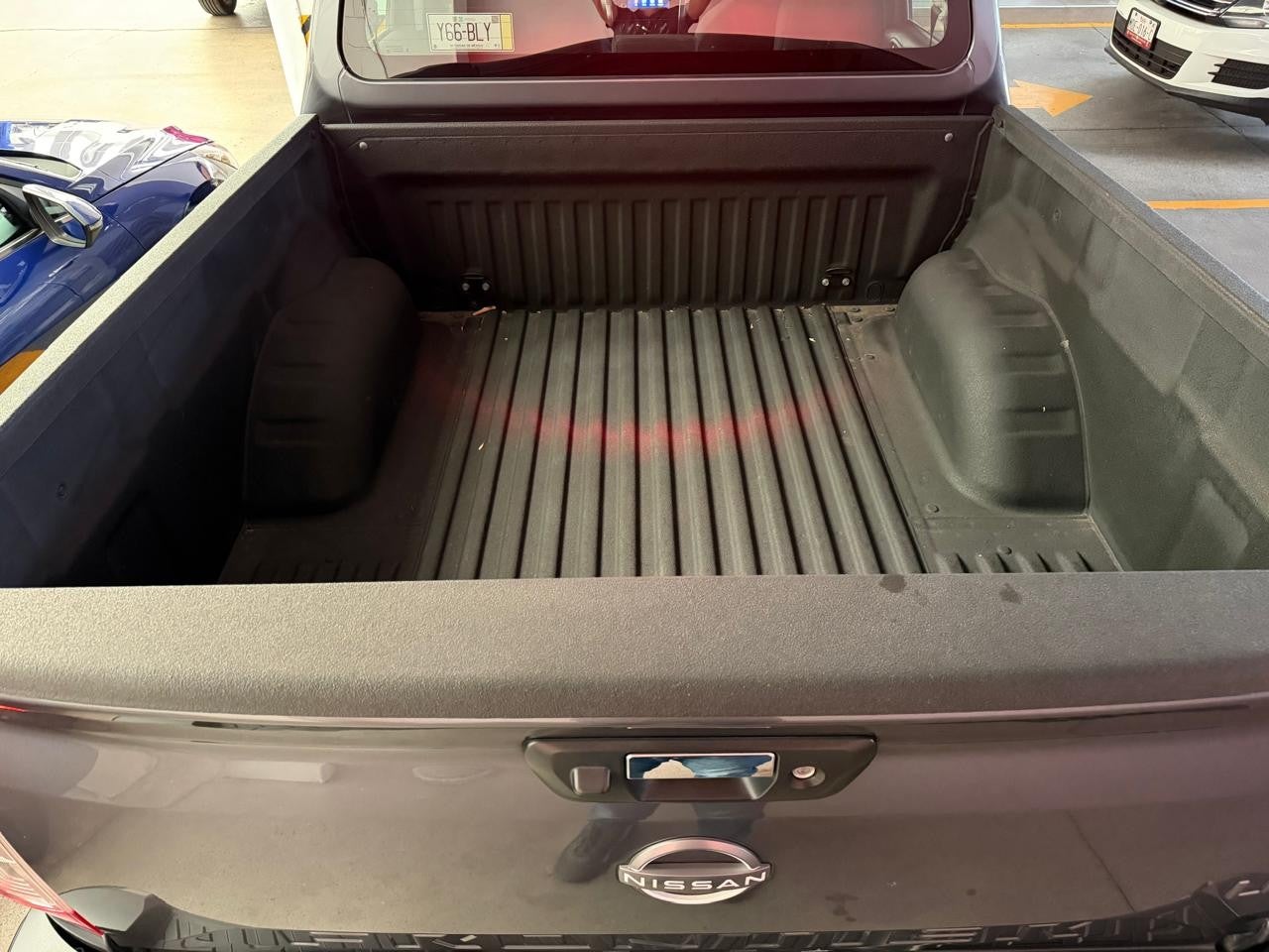 2023 Nissan FRONTIER LE TA 23