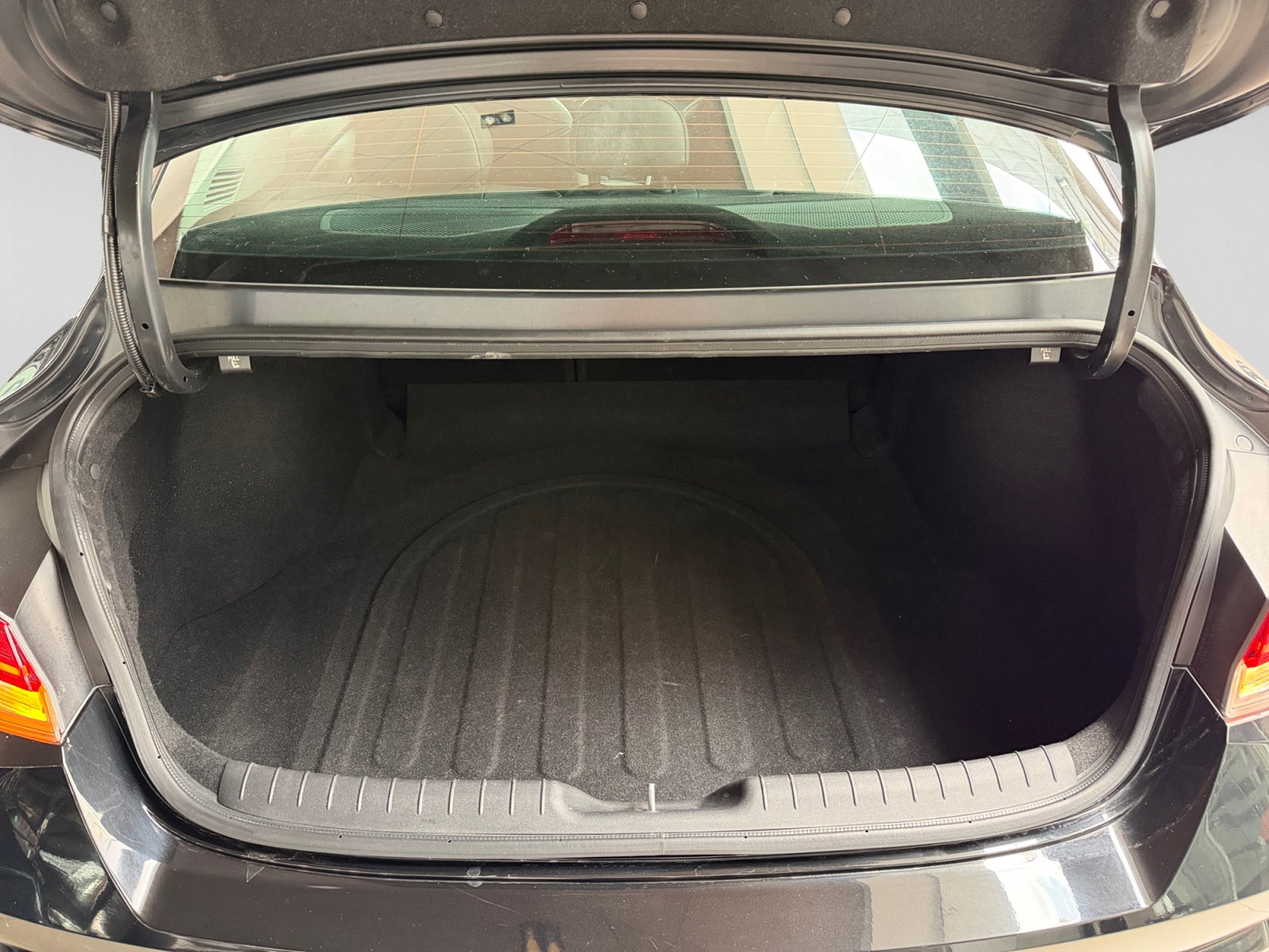 2023 Hyundai ELANTRA LIMITED TECH IVT