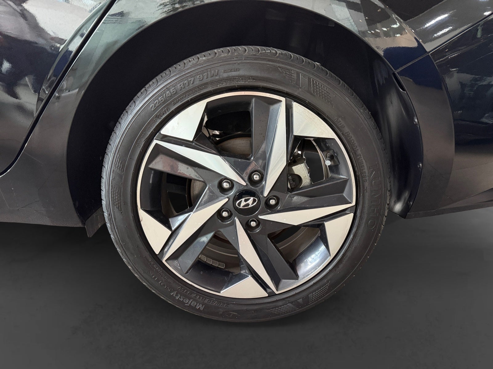 2023 Hyundai ELANTRA LIMITED TECH IVT