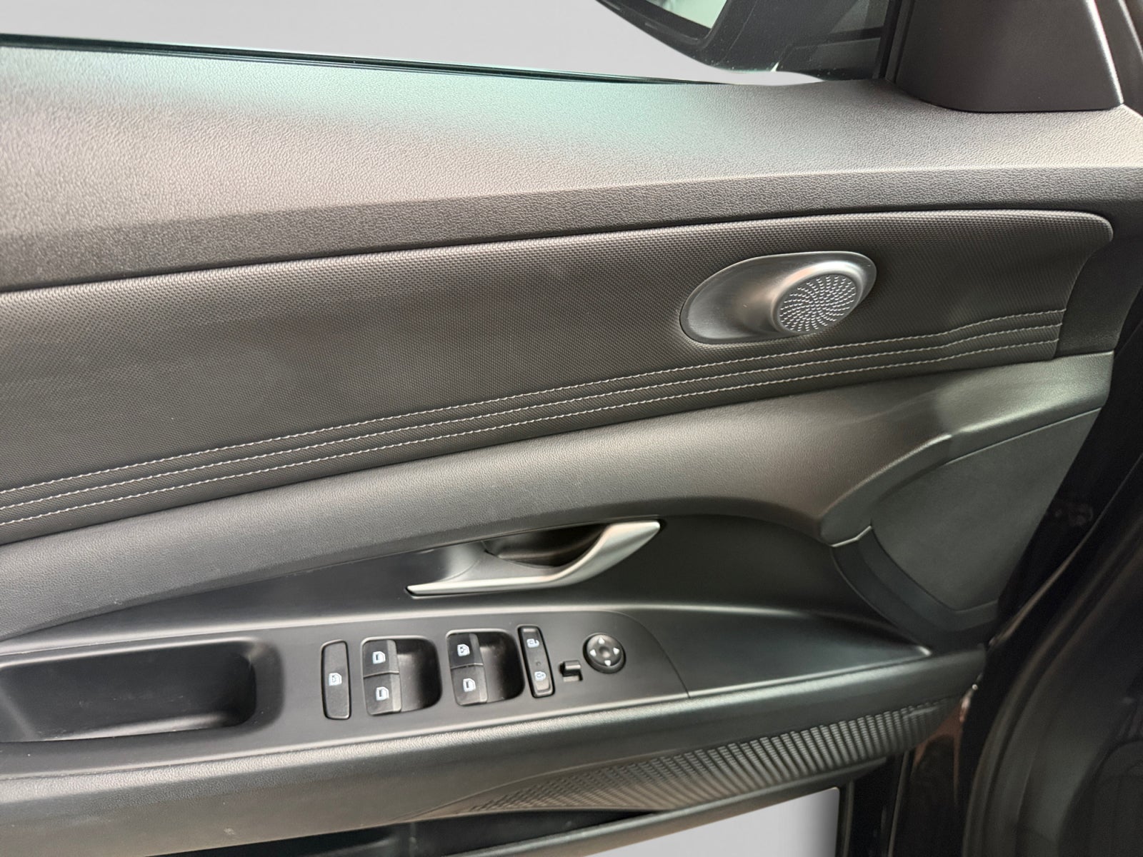 2023 Hyundai ELANTRA LIMITED TECH IVT