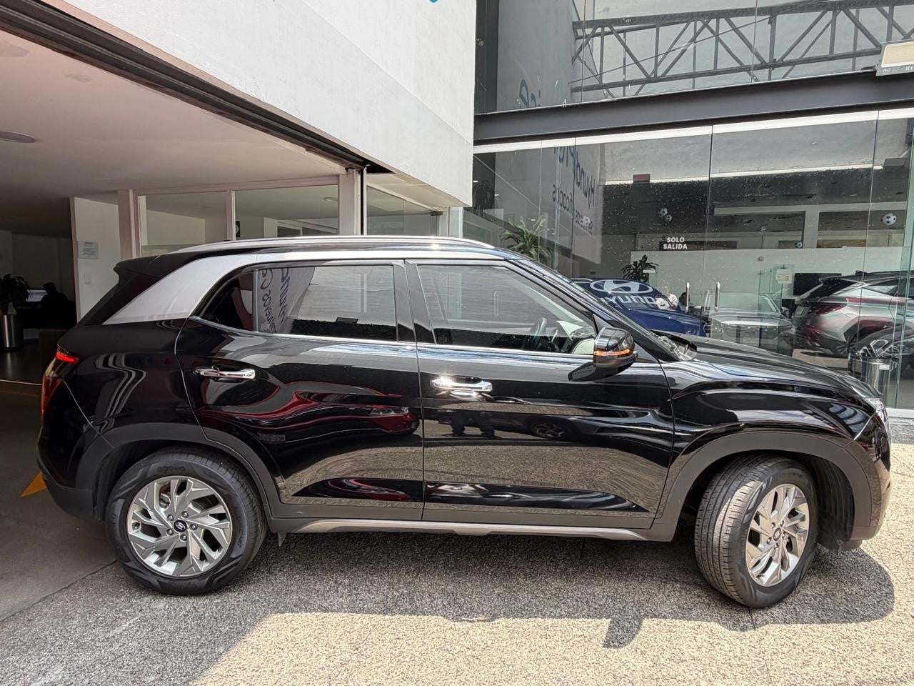 2023 Hyundai 700 GLS PREMIUM