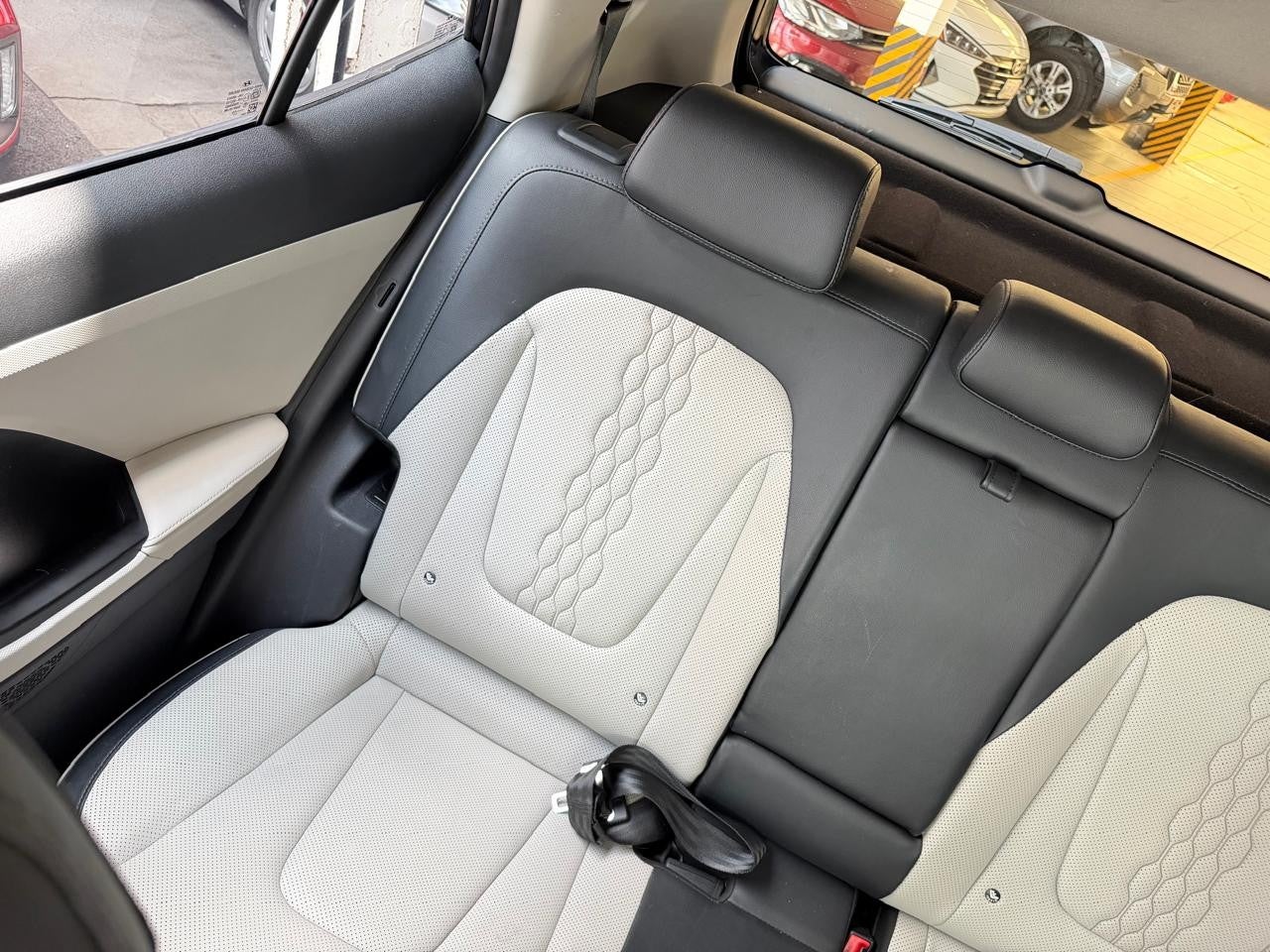 2023 Hyundai 700 GLS PREMIUM