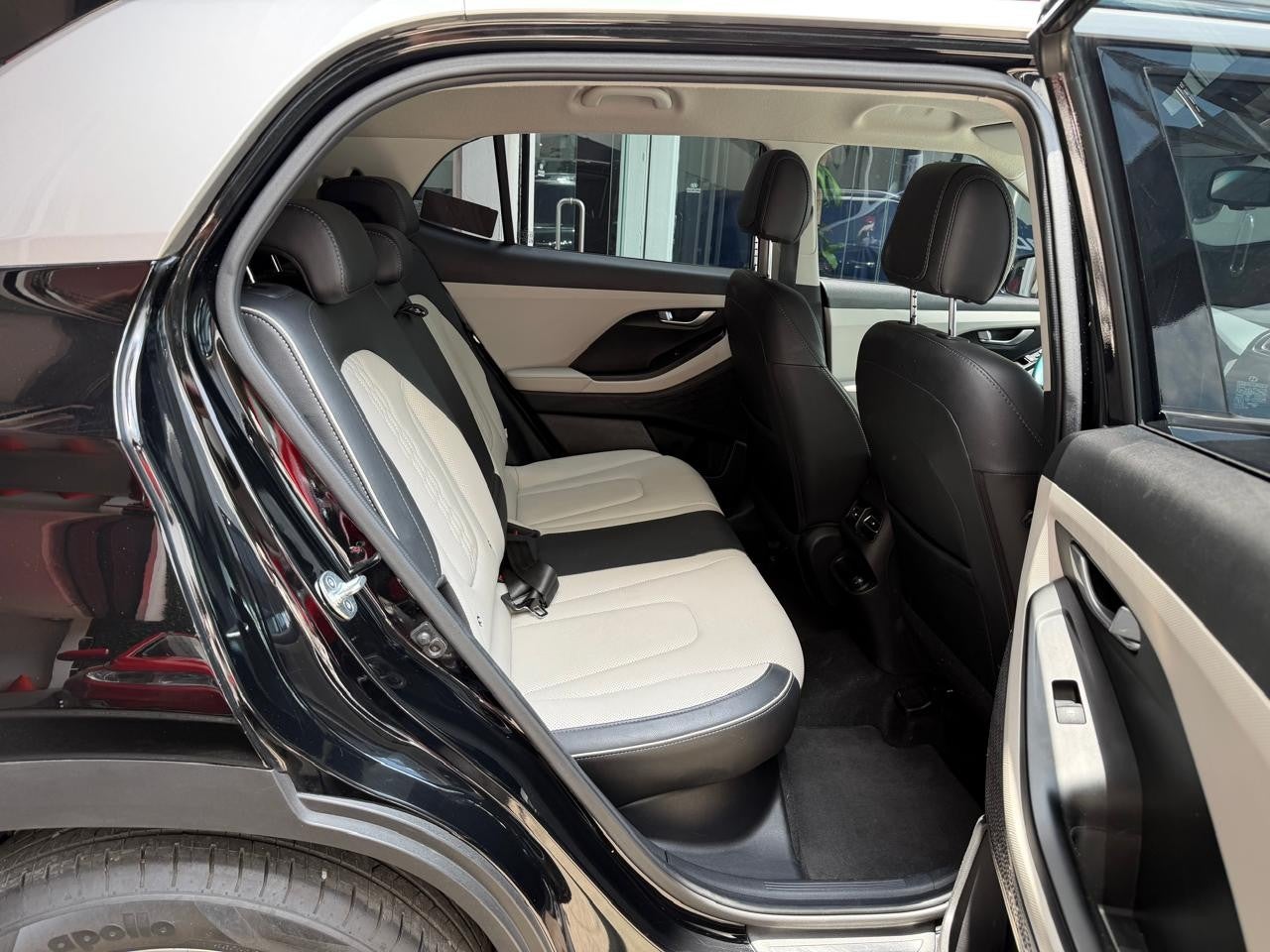 2023 Hyundai 700 GLS PREMIUM