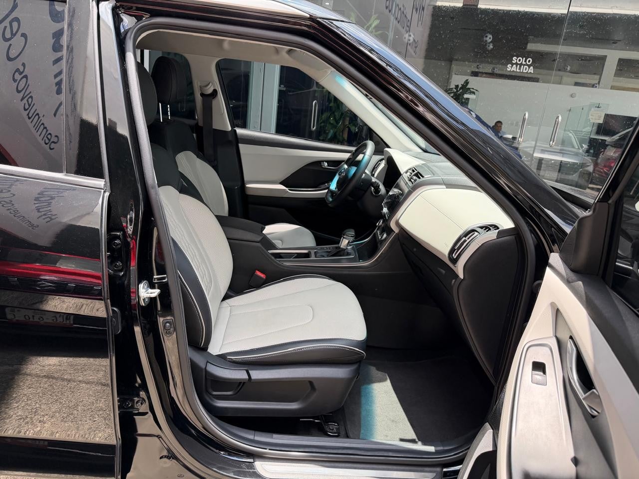 2023 Hyundai 700 GLS PREMIUM