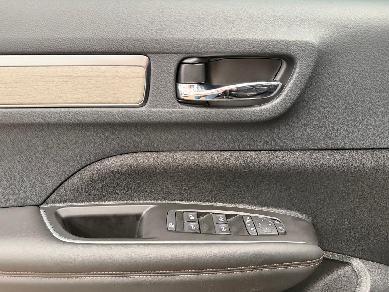 2025 RENAULT KOLEOS ICONIC