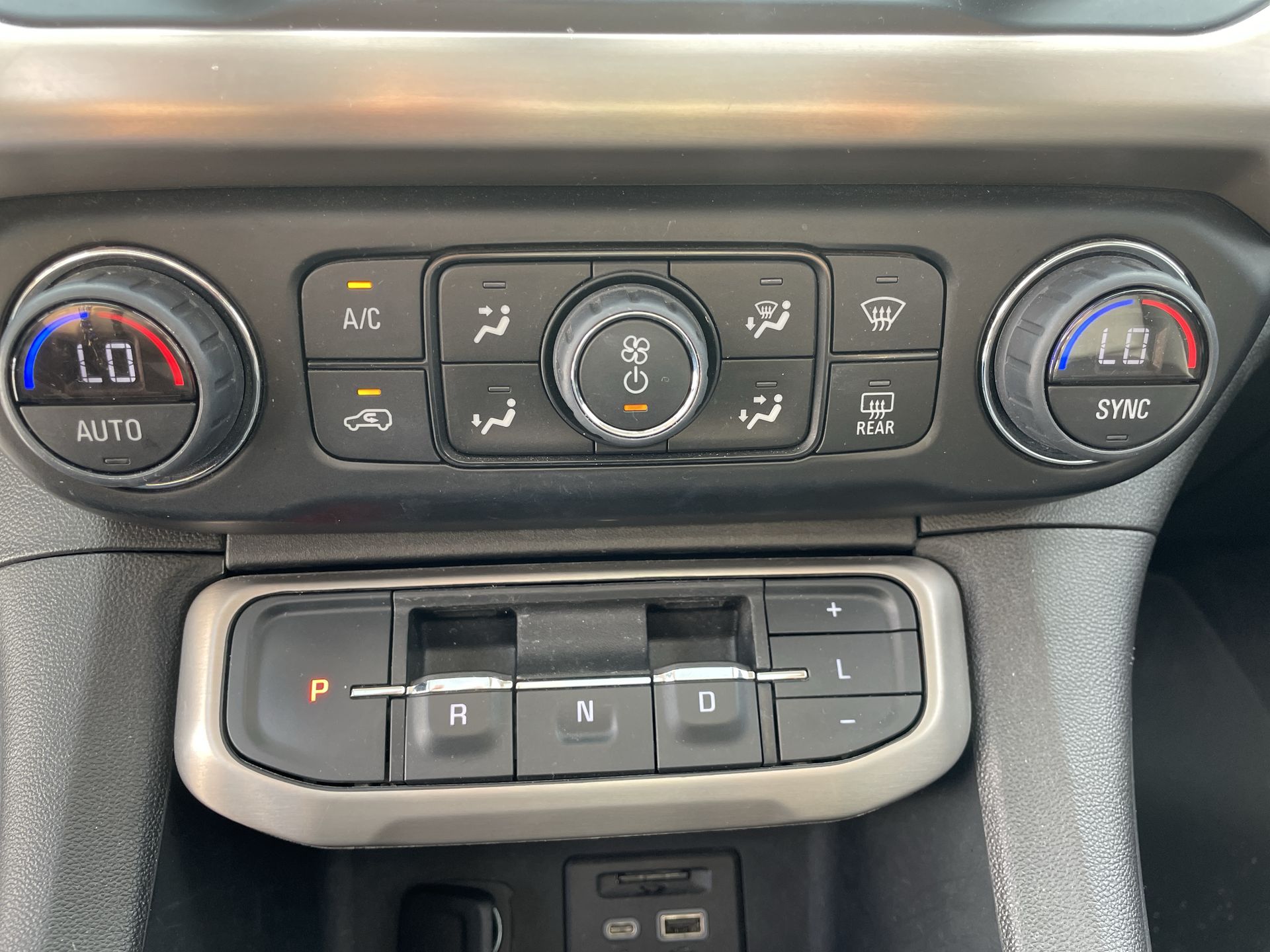 2023 GMC ACADIA DENALI G