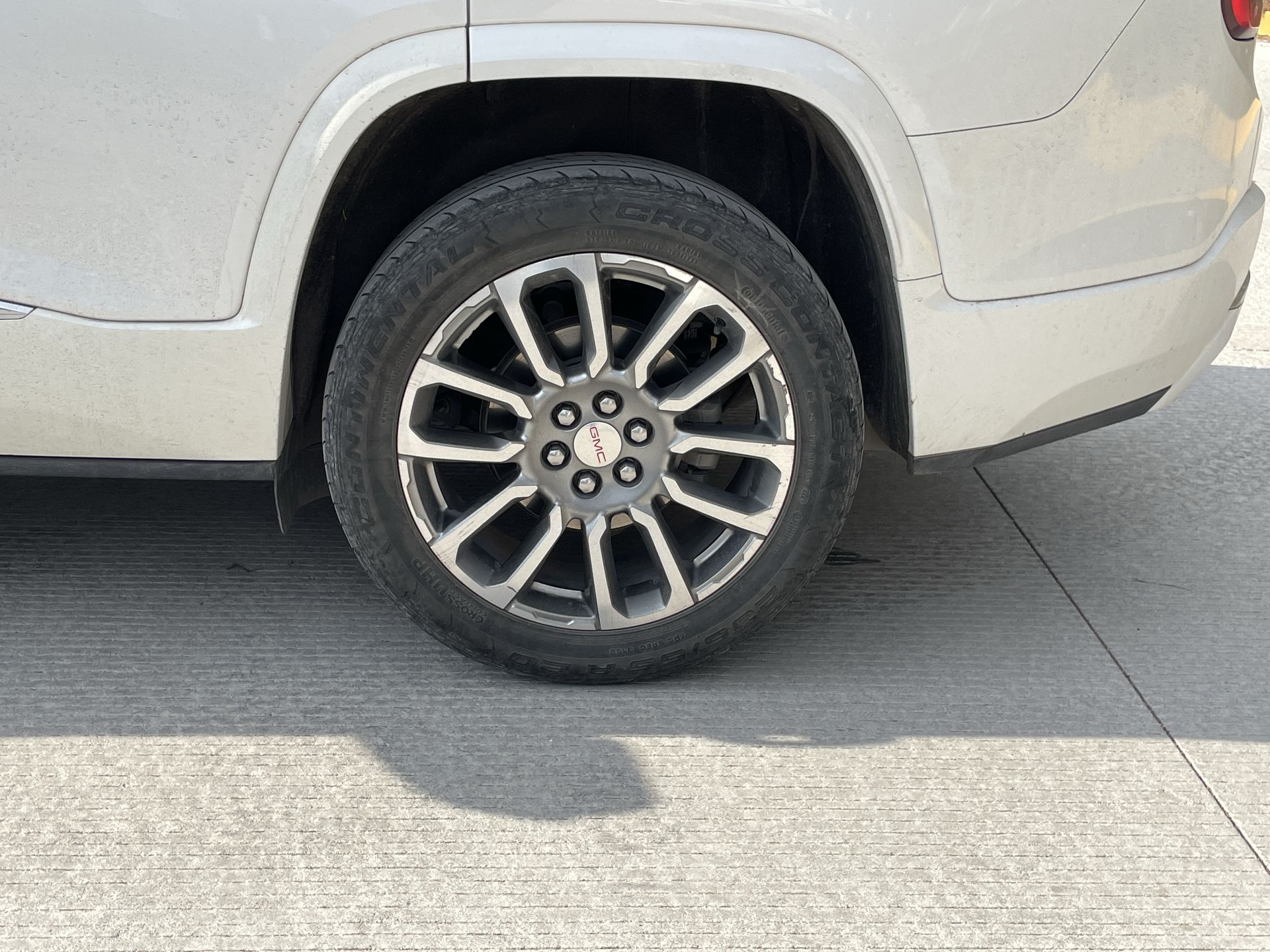 2023 GMC ACADIA DENALI G