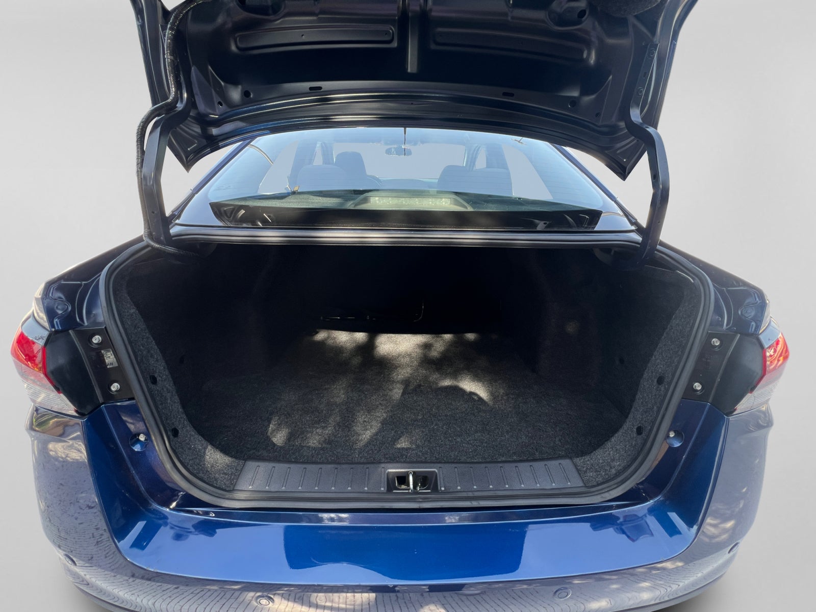 2021 Nissan VERSA ADVANCE CVT 21